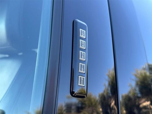Used 2022 Ford F150 Lariat AWD/4WD image 10