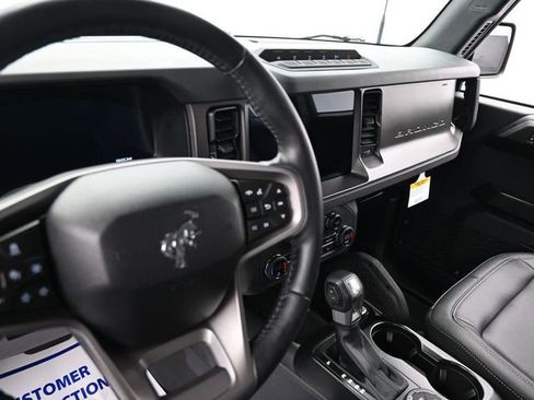 Used 2025 Ford Bronco Badlands image 24
