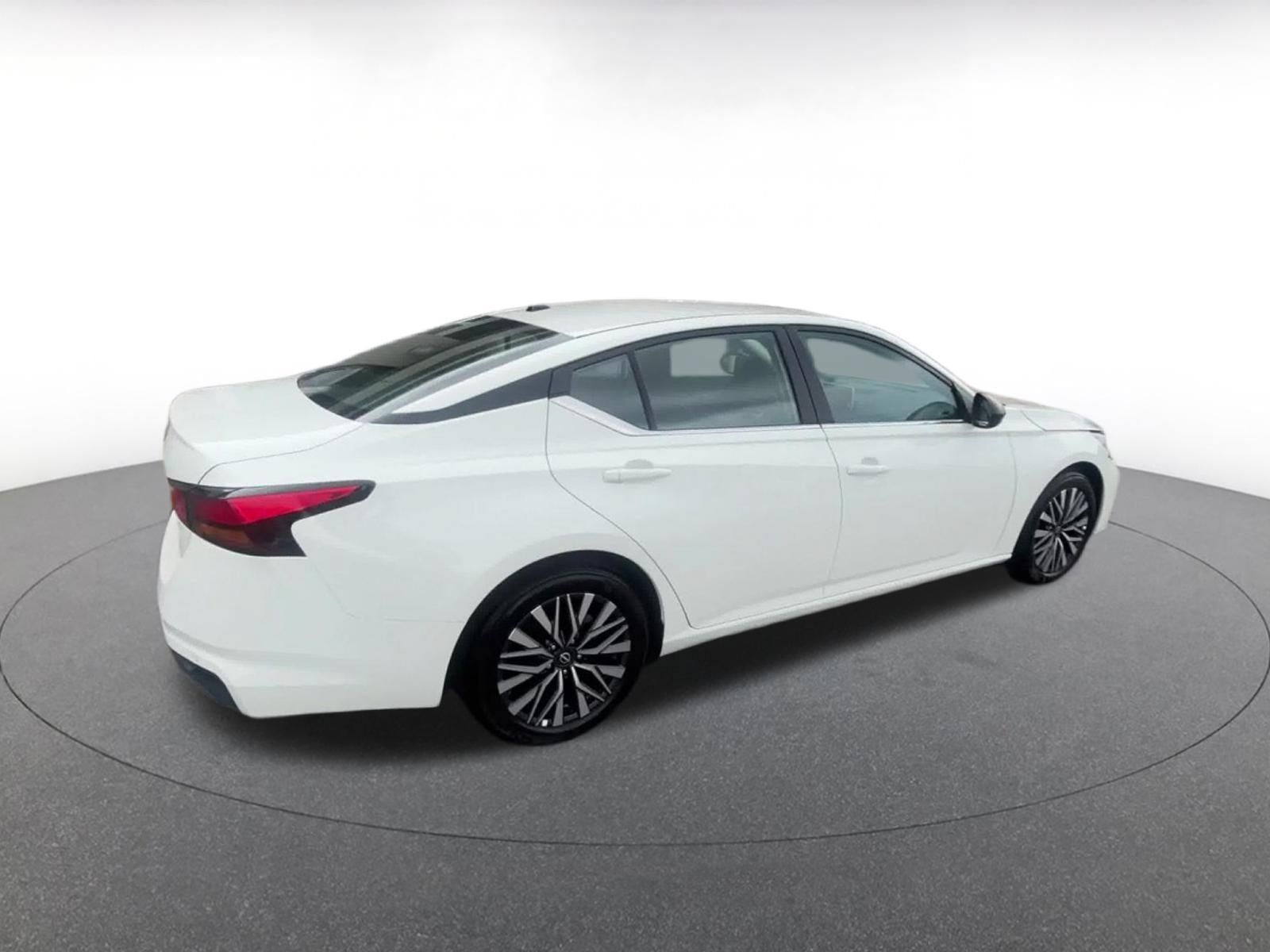Used 2026 Nissan Altima 2.5 SV FWD image 13