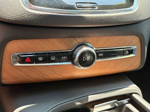 Certified 2025 Volvo XC90 B6 Plus AWD/4WD image 18