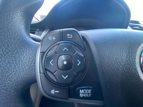 Used 2013 Toyota Camry LE image 18