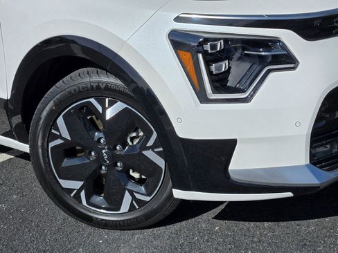 Certified 2023 Kia Niro Wave image 9