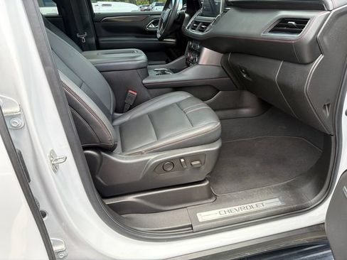 Used 2022 Chevrolet Suburban RST w/ Luxury Package RWD image 13