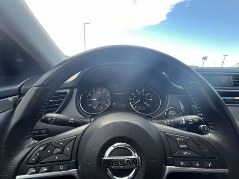 Used 2020 Nissan Rogue SV image 11