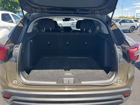 Used 2024 Chevrolet Trax LS w/ LS Convenience Package FWD image 11