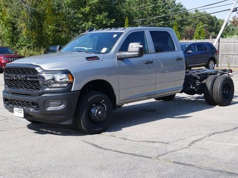 New 2023 RAM 3500 Tradesman image 4