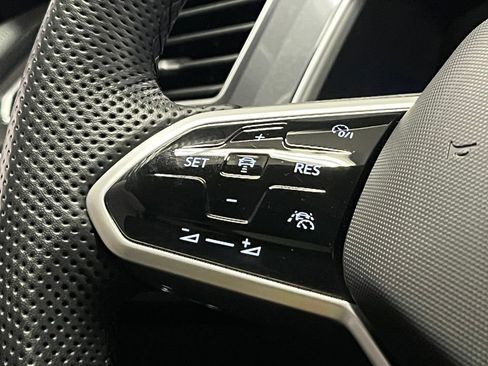 Used 2024 Volkswagen Tiguan SE R-Line AWD/4WD image 24