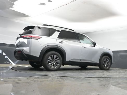 Used 2025 Nissan Pathfinder SV image 13