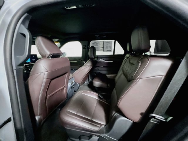 Used 2025 Ford Explorer Platinum w/ LUX Leather Package AWD/4WD image 25
