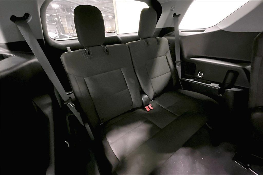 Used 2024 Ford Explorer XLT RWD image 33
