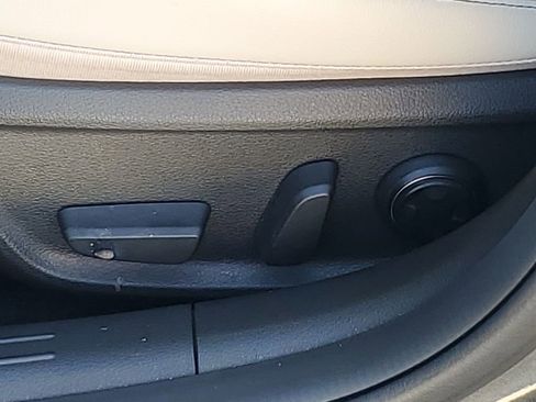 Used 2023 Genesis G70 2.0T image 29