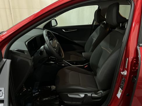 Used 2024 Kia Niro LX FWD image 26