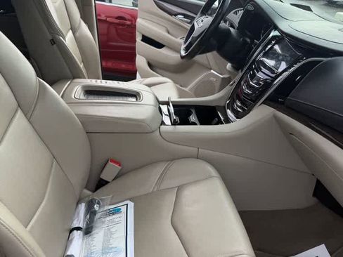Used 2018 Cadillac Escalade Luxury image 14
