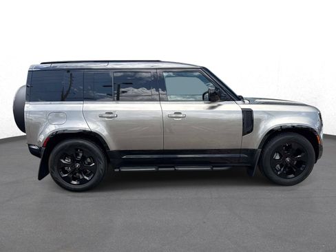 Used 2025 Land Rover Defender 110 X-Dynamic SE AWD/4WD image 2
