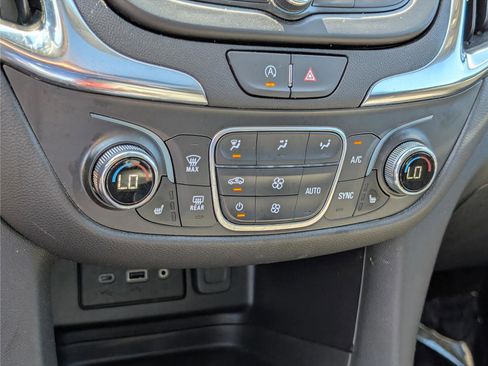 Used 2024 Chevrolet Equinox LT AWD/4WD image 28