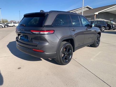 Used 2024 Jeep Grand Cherokee Altitude image 4