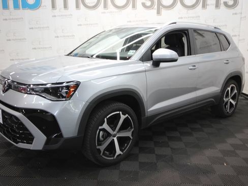Used 2025 Volkswagen Taos SEL AWD/4WD image 2