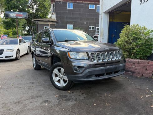 Used 2014 Jeep Compass Latitude AWD/4WD image 18