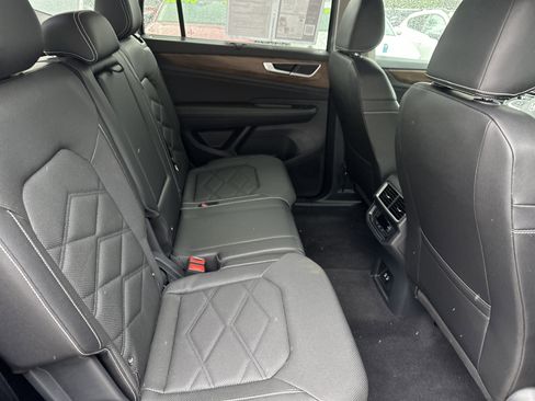 Used 2025 Volkswagen Atlas SE w/ Black Wheel Package AWD/4WD image 14