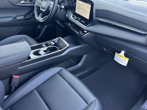 New 2026 Chevrolet Equinox LT w/ Convenience Package II FWD image 16
