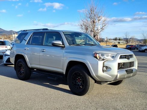 Certified 2023 Toyota 4Runner TRD Off-Road image 2