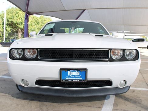Used 2014 Dodge Challenger R/T RWD image 9
