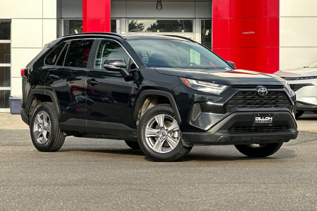 Used 2025 Toyota RAV4 XLE AWD/4WD image 2