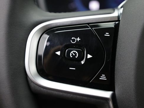 Used 2025 Volvo XC90 B5 Core AWD/4WD image 25