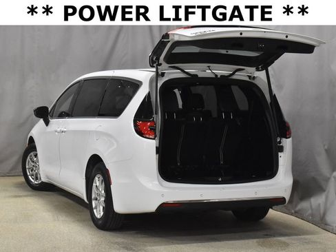 Used 2025 Chrysler Pacifica Select FWD image 10