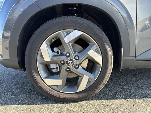Certified 2025 Hyundai Venue SEL image 11