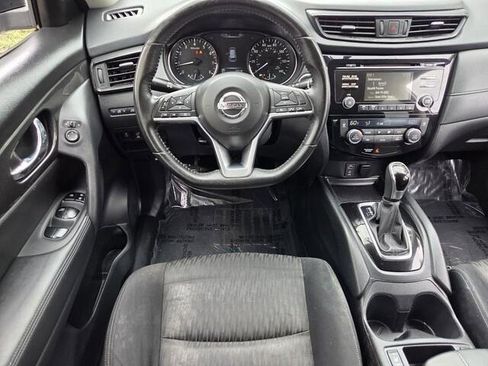 Used 2017 Nissan Rogue SV FWD image 16