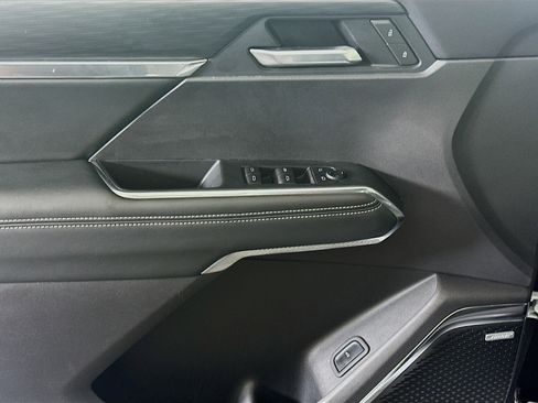 Used 2025 GMC Acadia Elevation image 15