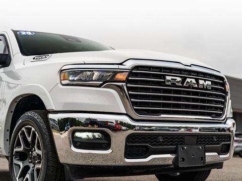 Used 2025 RAM 1500 Laramie AWD/4WD image 10