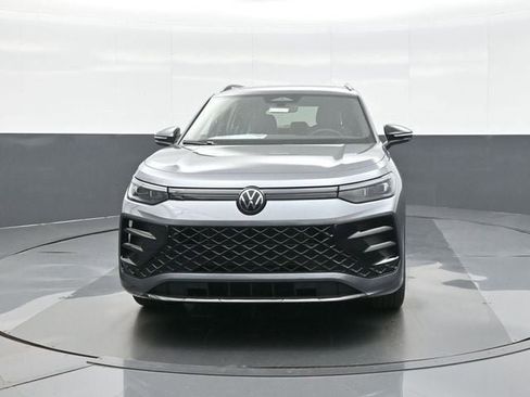 New 2026 Volkswagen Tiguan SE R-Line FWD image 2