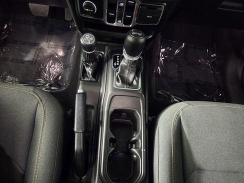 Certified 2025 Jeep Wrangler Sahara w/ Safety Group image 21