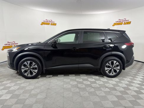 Used 2023 Nissan Rogue SV image 2