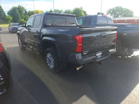Used 2024 Toyota Tacoma SR5 AWD/4WD image 4