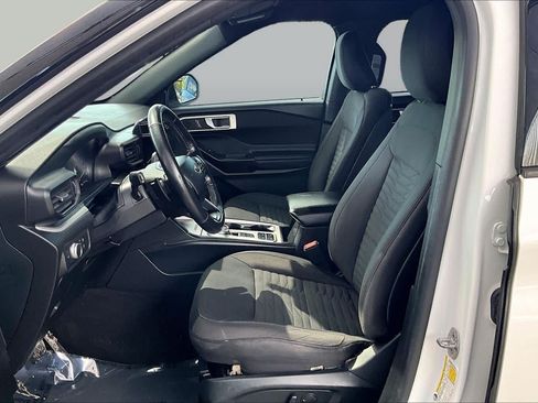 Used 2020 Ford Explorer XLT RWD image 9