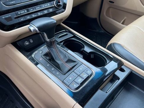 Used 2017 Kia Sedona SX image 18