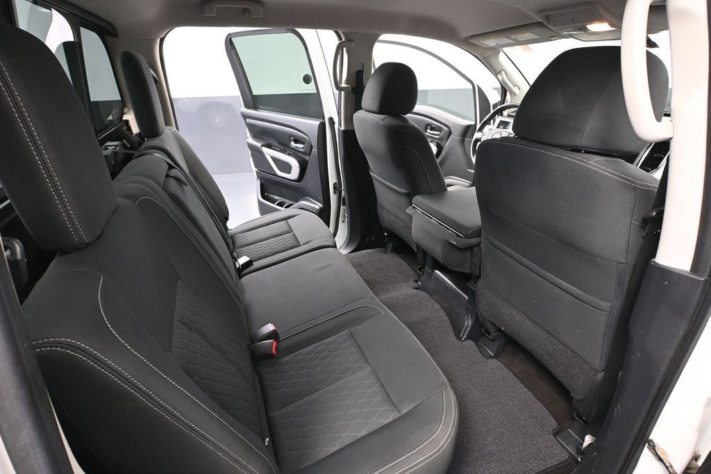 Used 2018 Nissan Titan SV AWD/4WD image 31