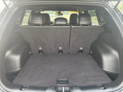 Used 2024 Jeep Compass Latitude image 17