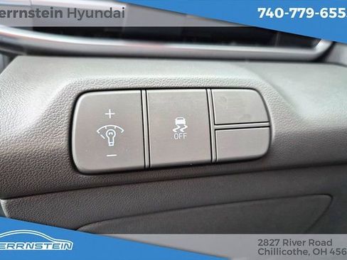 Used 2024 Hyundai Elantra SEL image 18