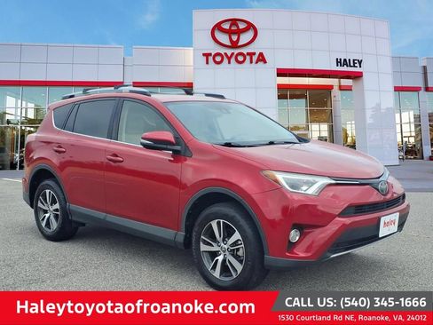 Used 2017 Toyota RAV4 XLE AWD/4WD image 1