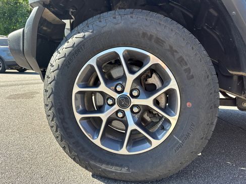 Used 2025 Jeep Wrangler Sport S AWD/4WD image 12