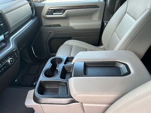 Used 2025 GMC Sierra 1500 SLT image 16