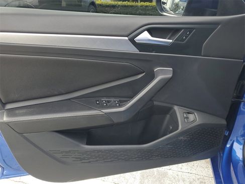 Used 2022 Volkswagen Jetta SE image 16