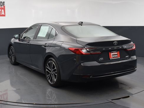 Used 2025 Toyota Camry XLE w/ Premium Plus Package AWD/4WD image 3