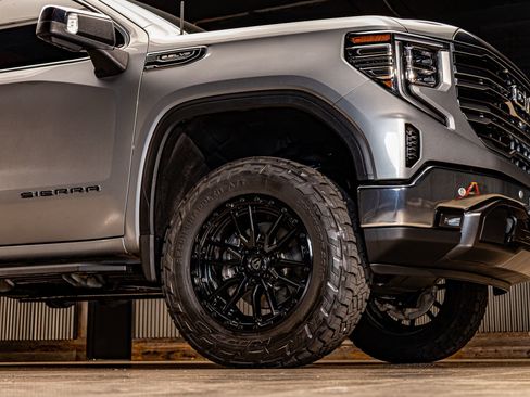 Used 2024 GMC Sierra 1500 SLT w/ SLT Premium Plus Package image 11