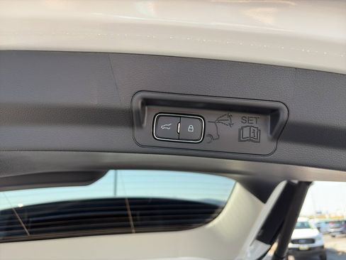 Used 2025 Ford Explorer Active image 23