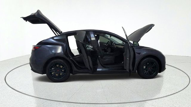 Used 2024 Tesla Model Y 2WD image 19